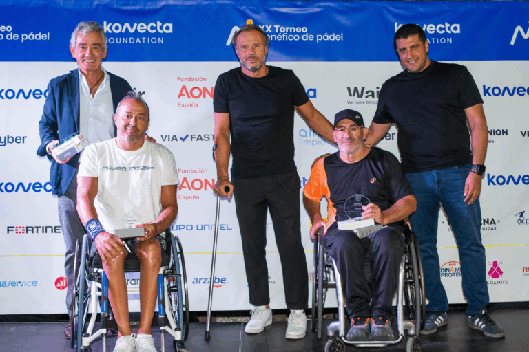 Torneo Header Award ceremony at the 20th Konecta Foundation Charity Paddle Tournament with Nourdine Bihmane and Jose Maria Pacheco