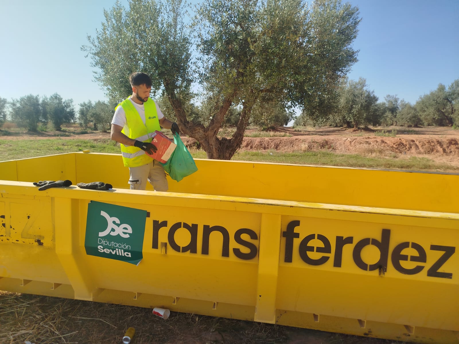 Manuel2 The Hub Empleo Verde designed a tailored support pathway for Manuel, trained in waste management